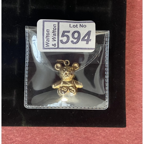 594 - 9ct Gold 'teddy bear' pendant - Only 10% buyer's premium