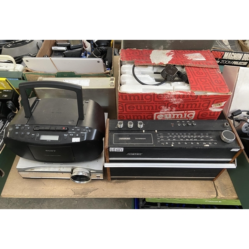 501 - Assorted electronics including a Hacker radio, Sony radio cassette recorder etc