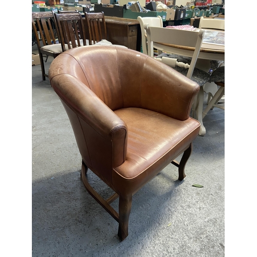 525 - Brown leather tub chair