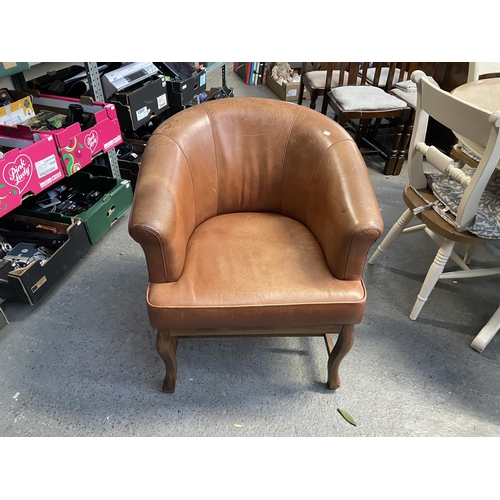 525 - Brown leather tub chair