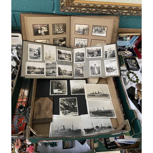 544 - Box containing a quantity of vintage black and white photographs and post cards