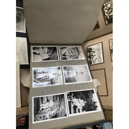 544 - Box containing a quantity of vintage black and white photographs and post cards