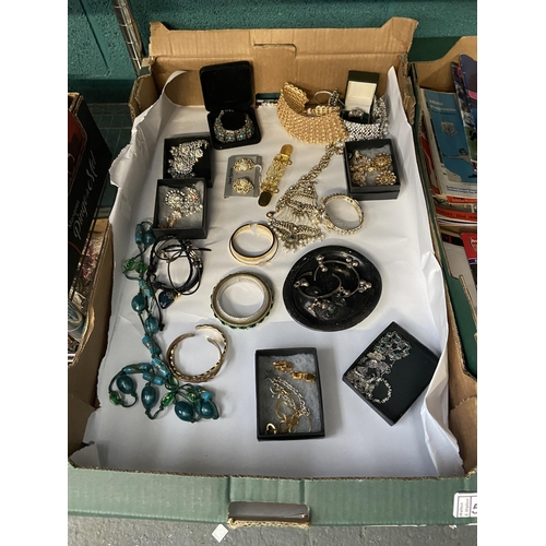 547 - Box containing costume jewellery