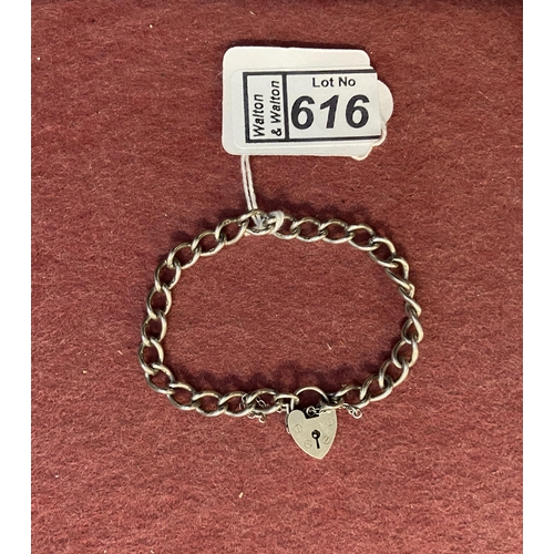 616 - Vintage silver bracelet with padlock clasp, 14.5g