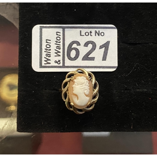 621 - 9ct Gold cameo ring, Size I 2.8g in total - Only 10% buyer's premium