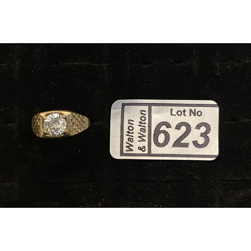 623 - 9ct gold stone set ring, size P 3g in total - Only 10% buyer's premium