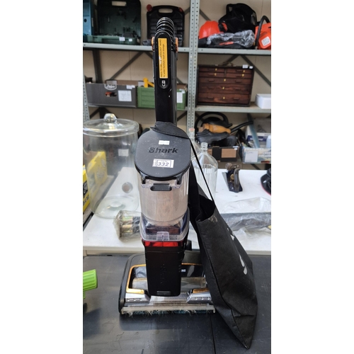 332 - Shark Powerfins vacuum