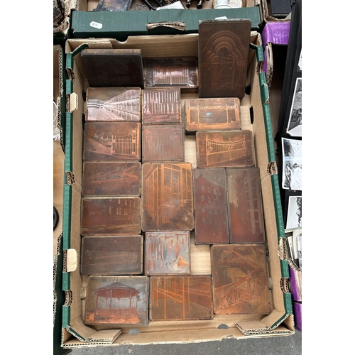 140 - Box containing assorted vintage copper printing plates