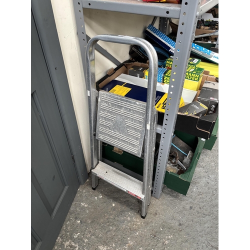 247 - Small set of aluminium steps