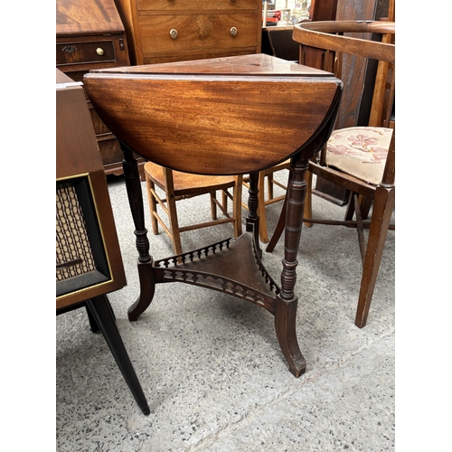 396 - Vintage triangular drop leaf table