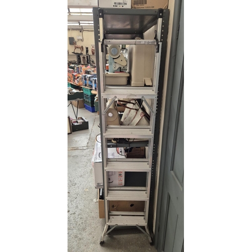 215 - Set of extending aluminium ladders