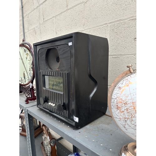 9 - Vintage Bakelite Murphy radio