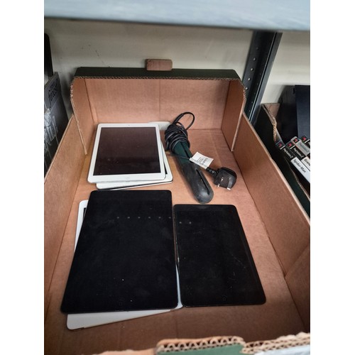 178 - Box containing a quantity of iPads A/F