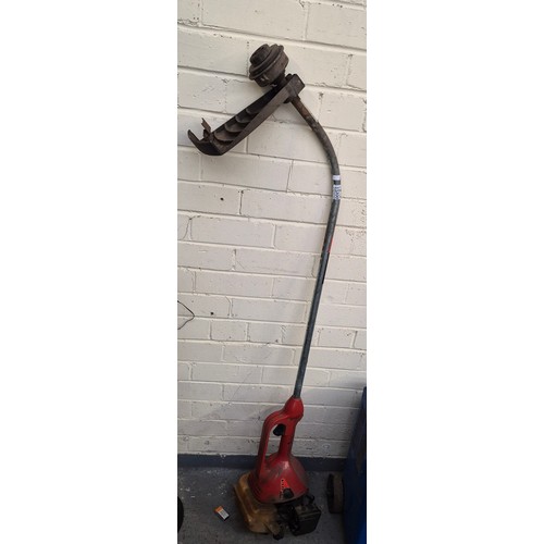 300 - Champion petrol strimmer