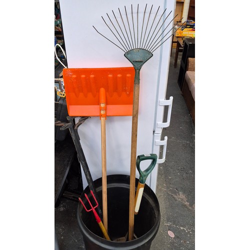 320 - Tub containing assorted gardening tools etc