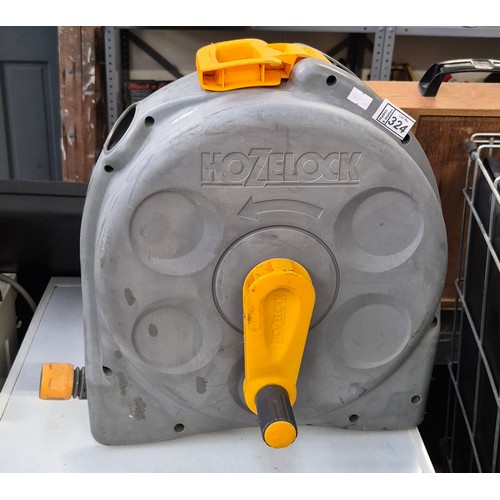 324 - Hozelock garden hose reel