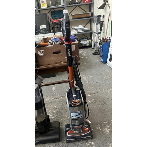 348 - Shark Lift-Away vacuum