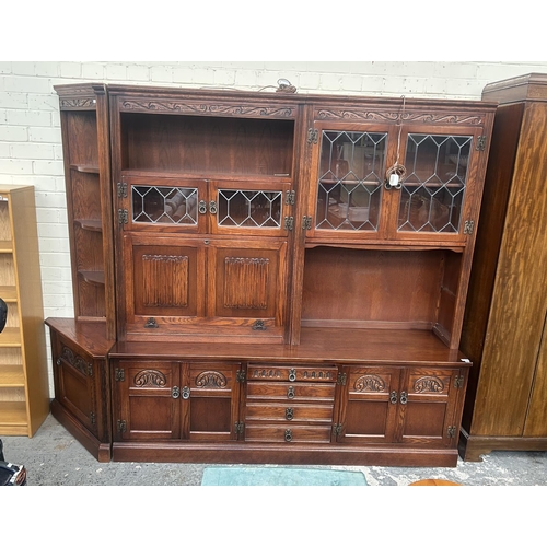 348A - Old charm display unit including corner unit