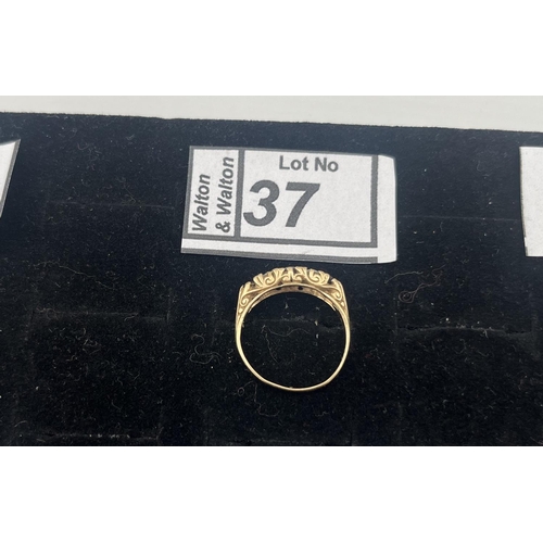 37 - 9ct Gold garnet ring, size O 2g - Only 10% buyer's premium