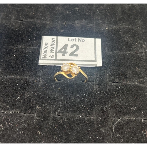 42 - 9ct Gold stone set ring, size O 2.1g - Only 10% buyer's premium