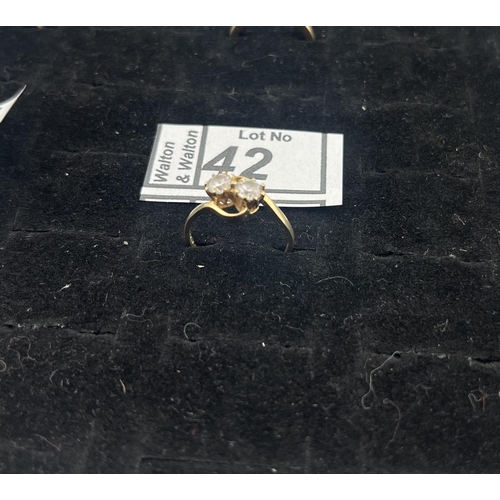 42 - 9ct Gold stone set ring, size O 2.1g - Only 10% buyer's premium