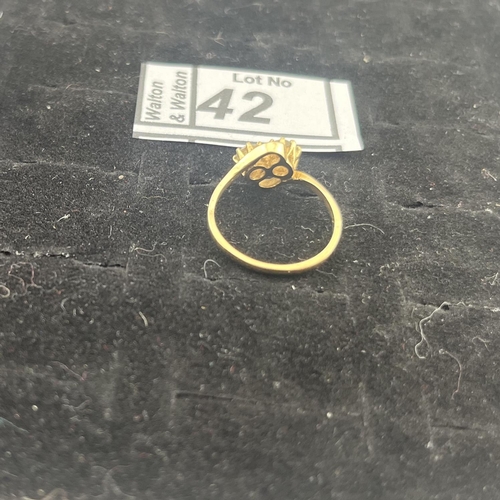 42 - 9ct Gold stone set ring, size O 2.1g - Only 10% buyer's premium