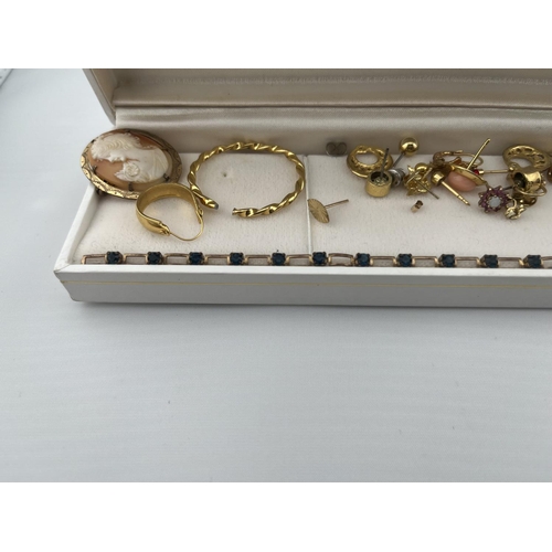 6 - Quantity of yellow metal jewellery including a cameo brooch