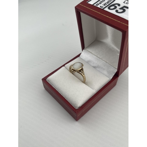 65 - 9ct Gold stone set ring, size N 1.8g - Only 10% buyer's premium