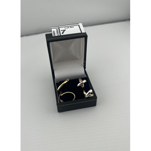 7 - 2 Pairs of 9ct gold earrings, 1.8g - Only 10% buyer's premium