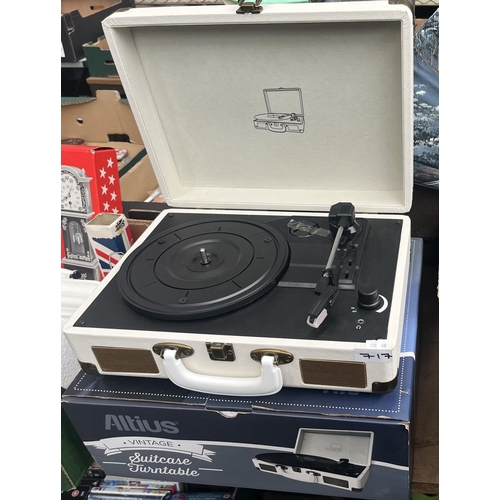 717 - Altius vintage suitcase turntable
