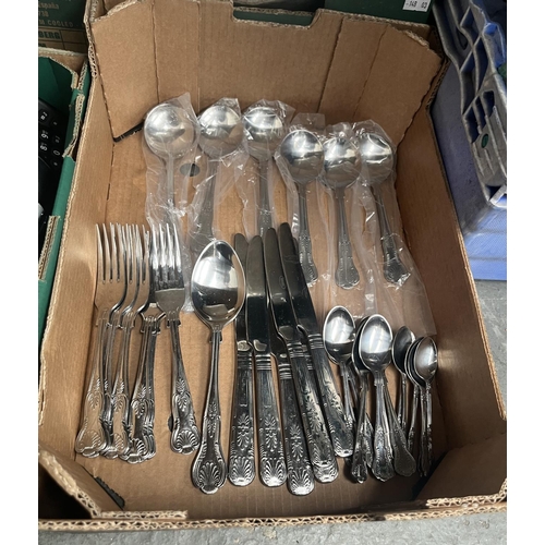724 - Box containing Viners cutlery