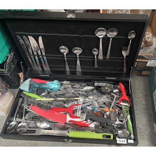 728 - Cutlery case containing assorted cutlery etc