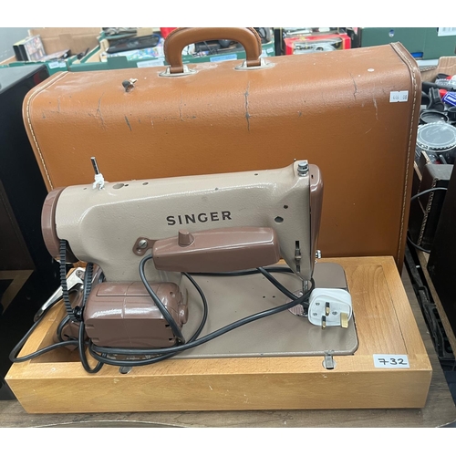 732 - Singer 275 electric sewing machine and case