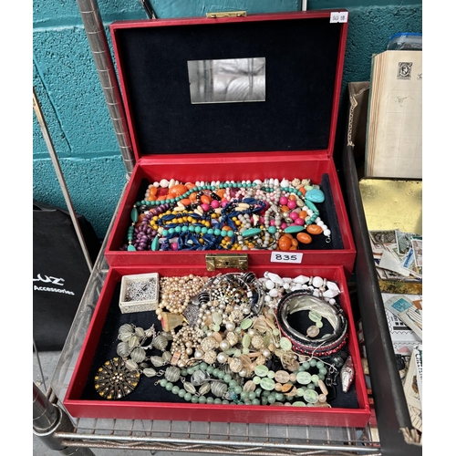 835 - Jewellery box containing costume jewellery
