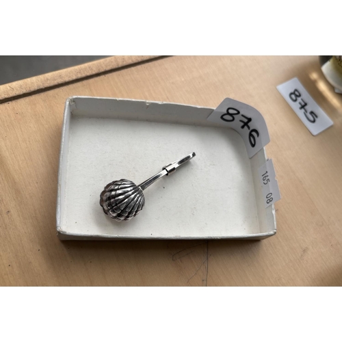 876 - 1956 Sterling silver shell shaped napkin clip by Chamberlain Clarke