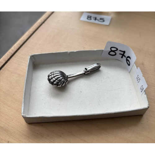 876 - 1956 Sterling silver shell shaped napkin clip by Chamberlain Clarke
