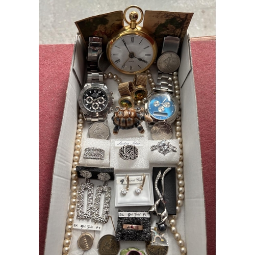 62 - Box containing 9ct gold and silver jewellery etc - Only 10% buyer's premium