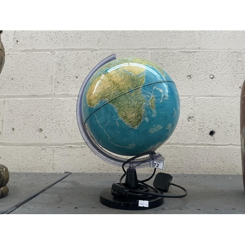 72 - Retro illuminating Globe