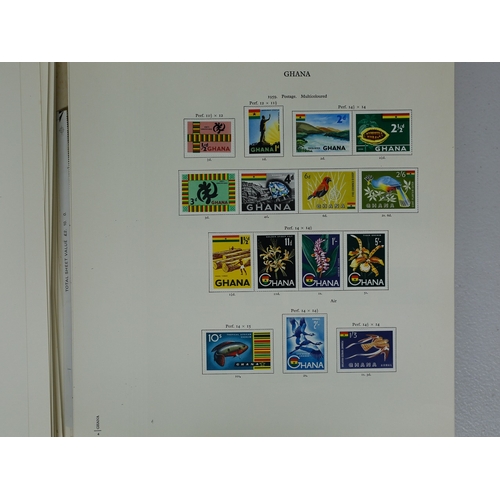 34 - Misc. Lots & Collections COMMONWEALTH Q.E.II fine mint coll. mainly complete sets including Falkland... 