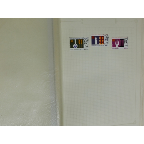 44 - Misc. Lots & Collections COMMONWEALTH Q.V to Q.E.II Commem. & Defin. mint & used coll. comprising of... 