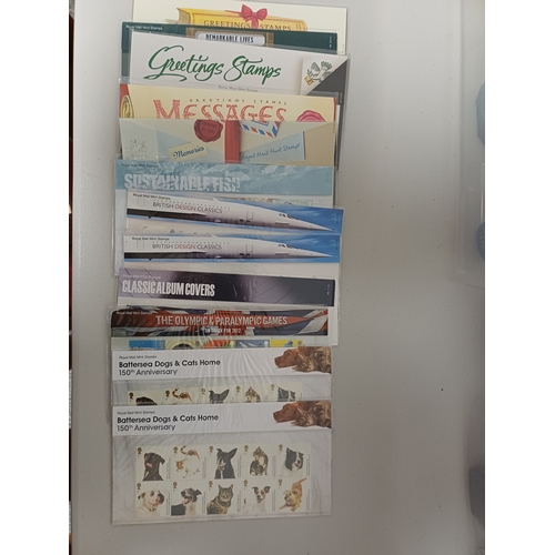 22 - Misc. Lots & Collections Q.E.II modern mint mainly Presentation Packs many 1st Class NVI's with a Fa... 