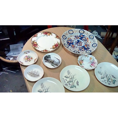 70 - Nine Collectors Plates including Old Country Roses, 3 Crown Devon Etc