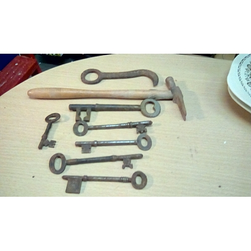 144 - Nice Collection of old Keys and Unusual Tools
