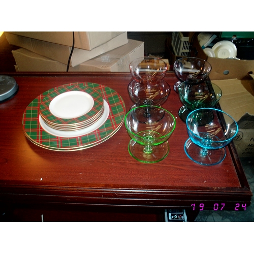 166 - harlequin set of 6 sundae dishes & 5 rd tartan side plates and 2 dinner plates rd