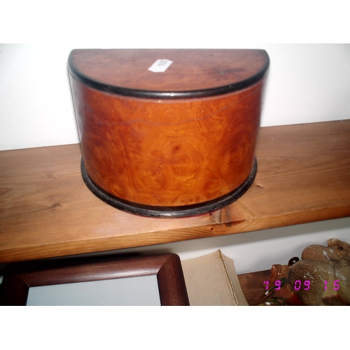 6 - LOVELY WOODEN CRECENT SHAPED DESK ORGONISER