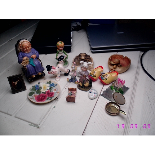 14 - LOT OF VINTAGE COLLECTABLES INC ROCKING GRANNY BANK ETC