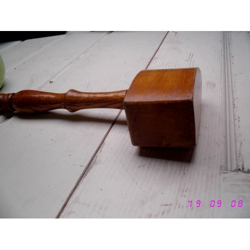 104 - LOVELY VINTAGE WOODEN MALLET/ GAVEL