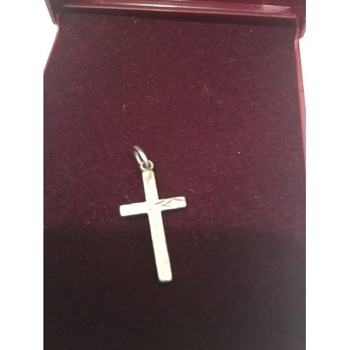 18 - LOVELY Silver Cross Pendant IN PRESENTATION BOX