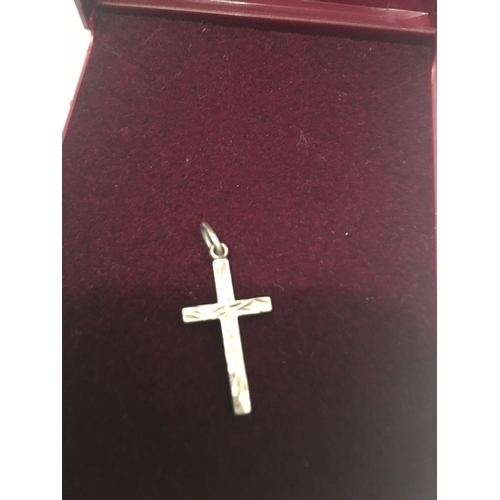 18 - LOVELY Silver Cross Pendant IN PRESENTATION BOX