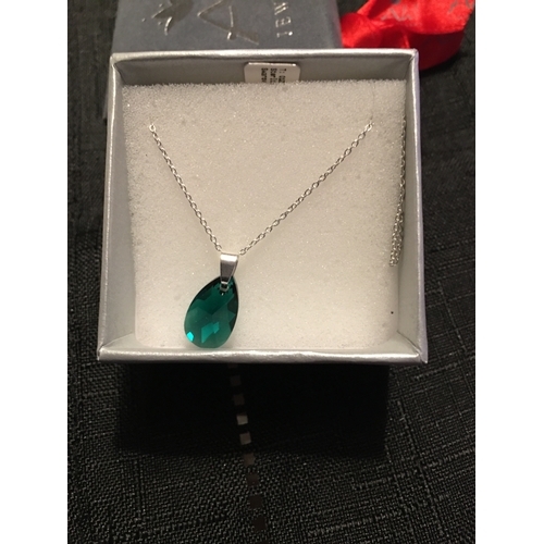 2 - LOVELY BOXED Silver Swarovski Crystal Necklace GREEN JEWEL 57 24/3